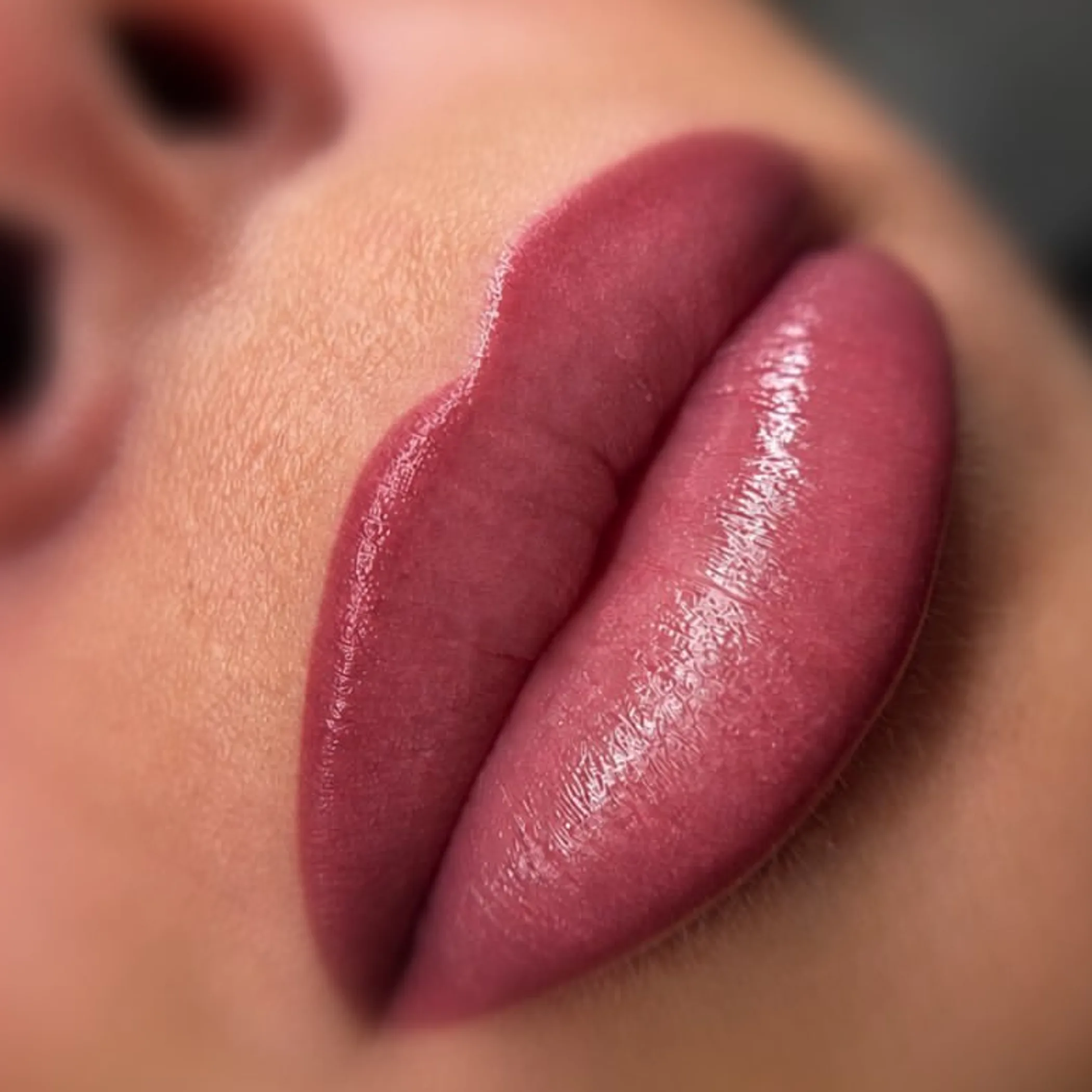 using finger to blend lip colours